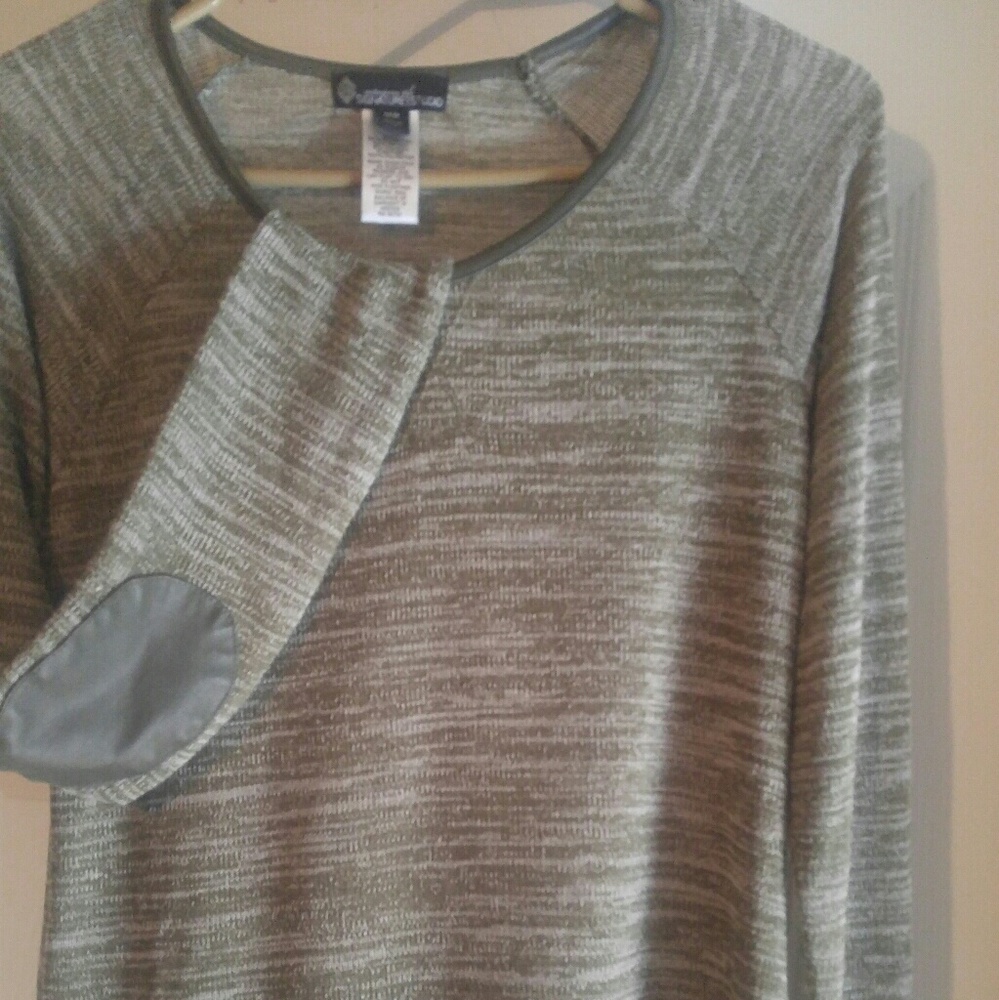 Junior's light sweater